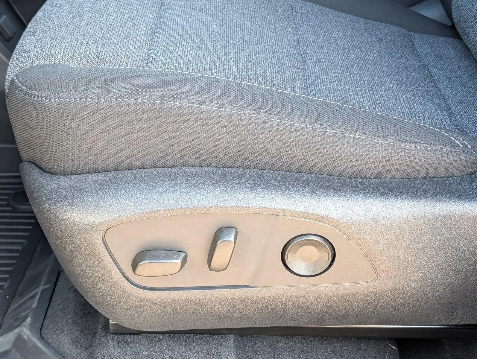 New 2026 Crystal Metallic GMC Elevation image 11