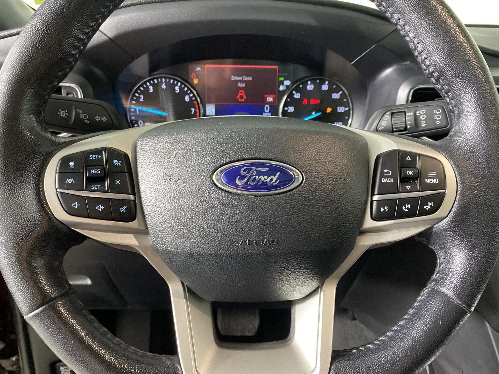 Used 2023 Jewel Red Metallic Tinted Clearcoat Ford XLT image 24