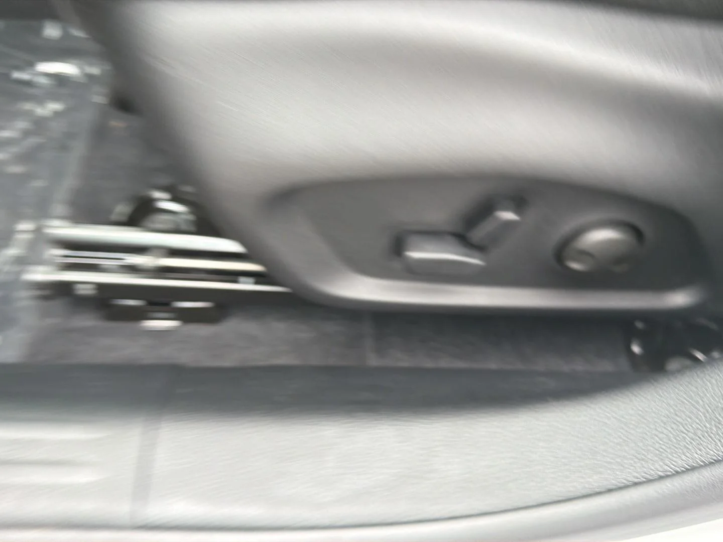 New 2026 Bright White Clear-Coat Exterior Paint Jeep Limited image 11