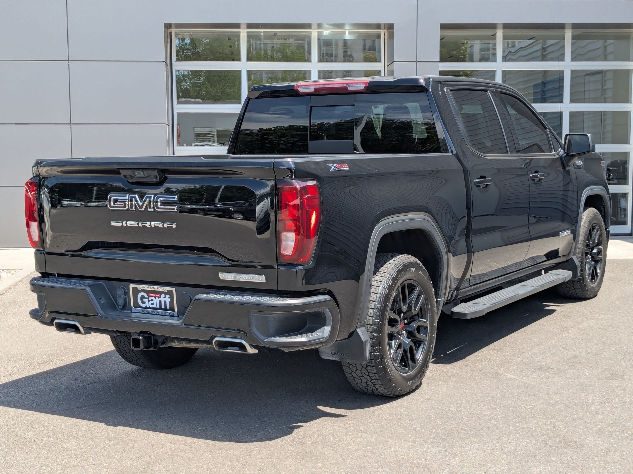 Used 2024 Onyx Black Metallic GMC Elevation image 5