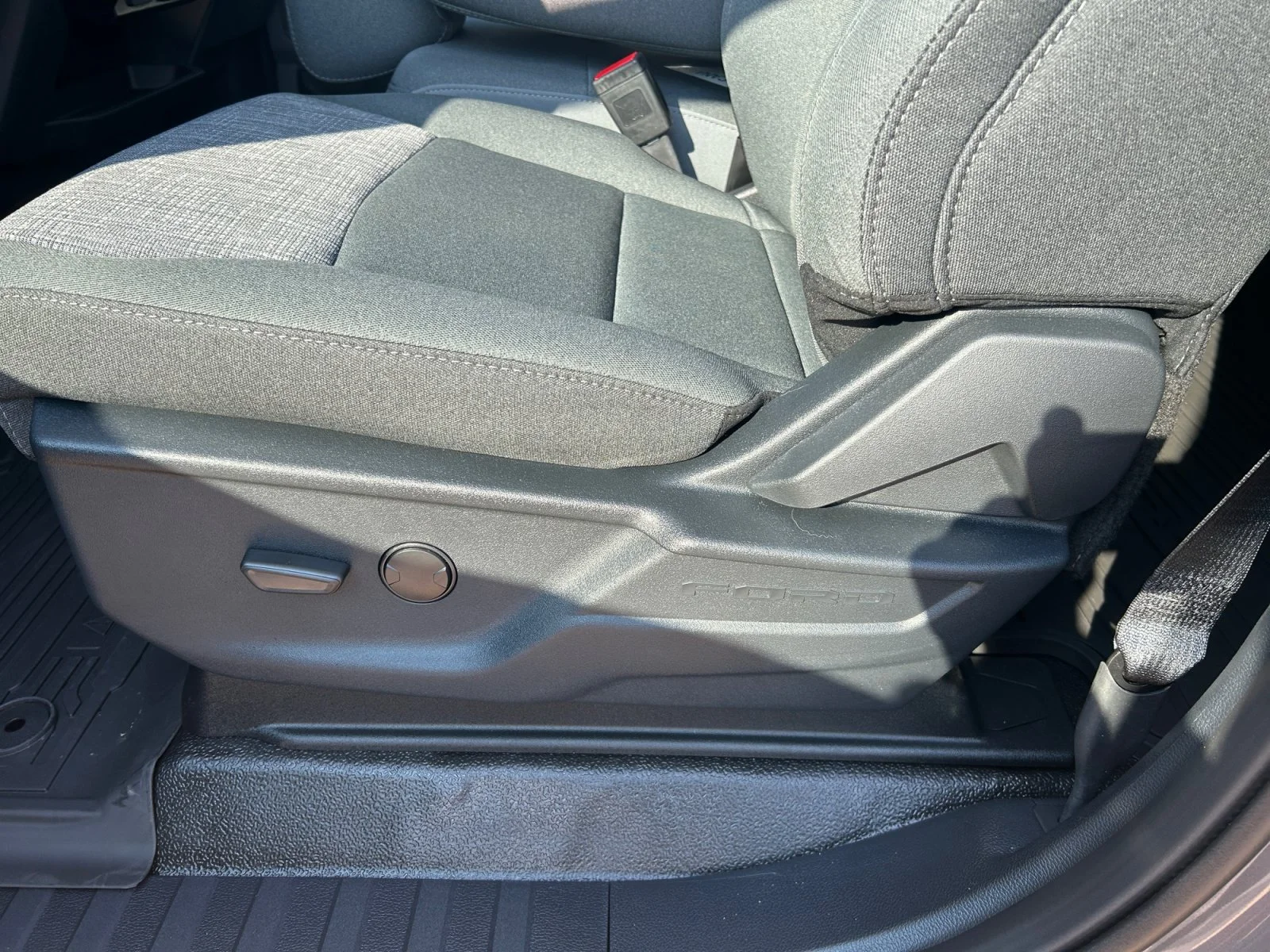 New 2026 Carbonized Grey Metallic Ford XLT image 14
