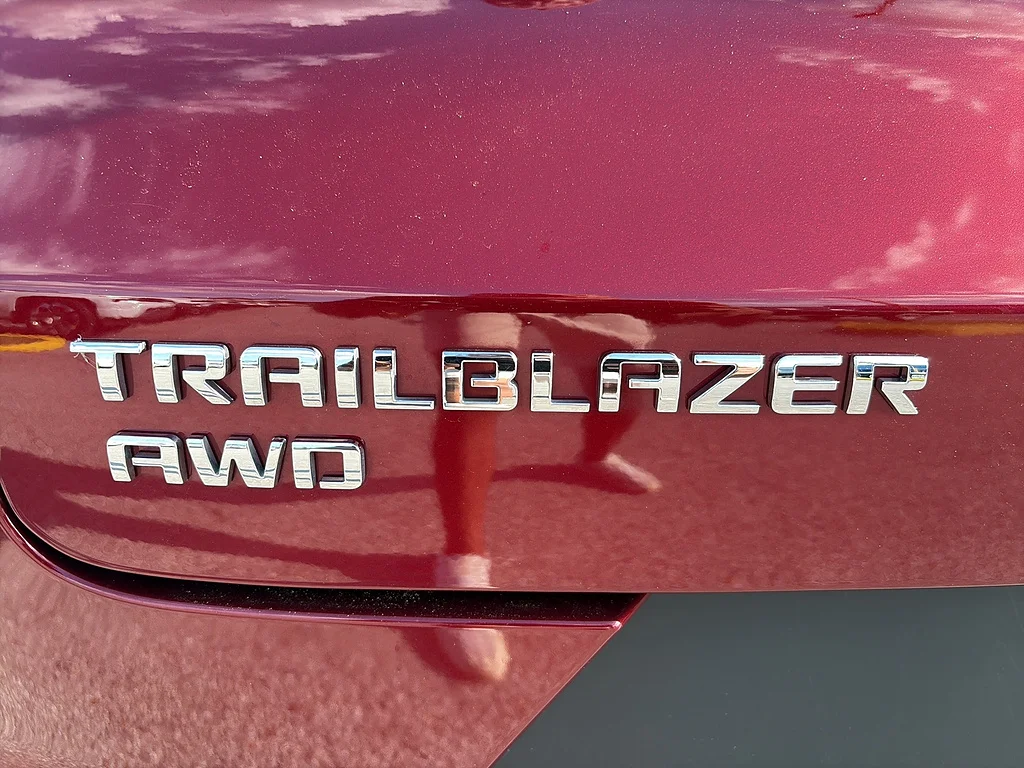 Used 2025 Crimson Metallic Chevrolet  image 12