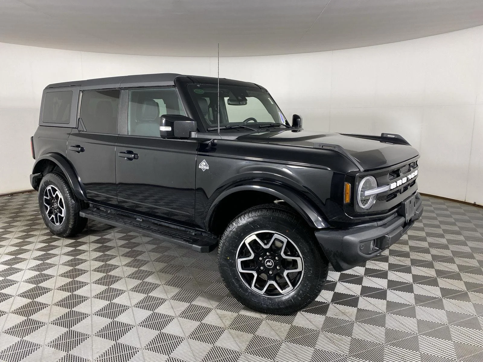 Used 2022 Shadow Black Ford Outer Banks Advanced image 11