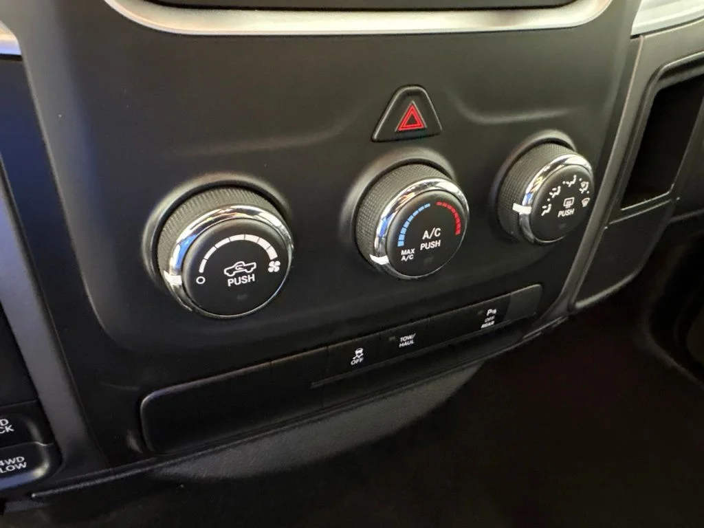 Used 2024 White Ram Warlock image 32