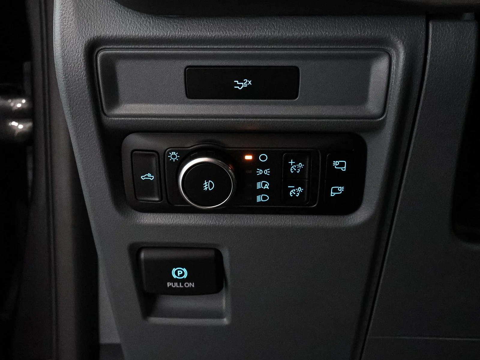 New 2026 Carbonized Gray Metallic Ford XLT image 31