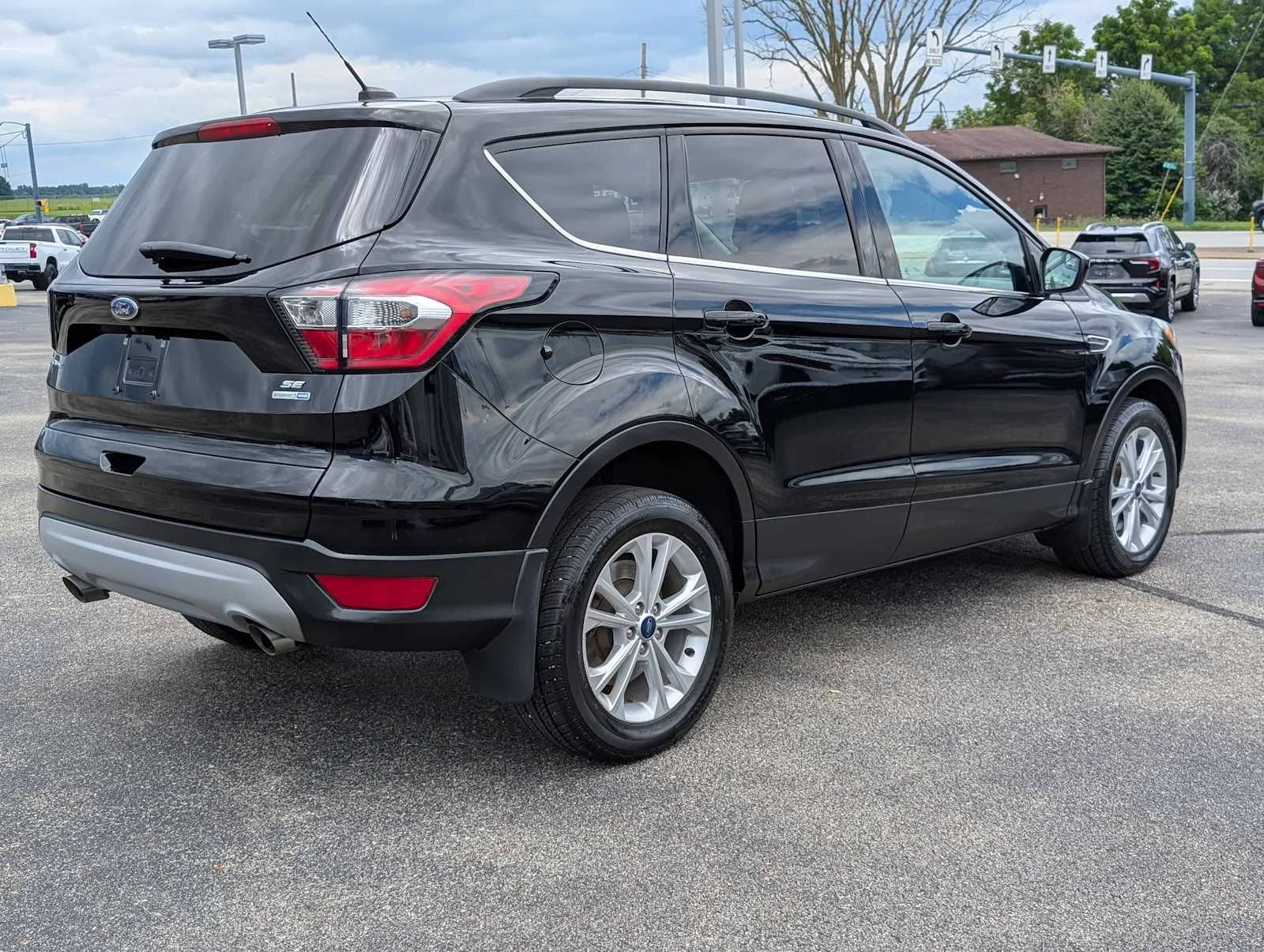Used 2018 Shadow Black Ford SE image 8