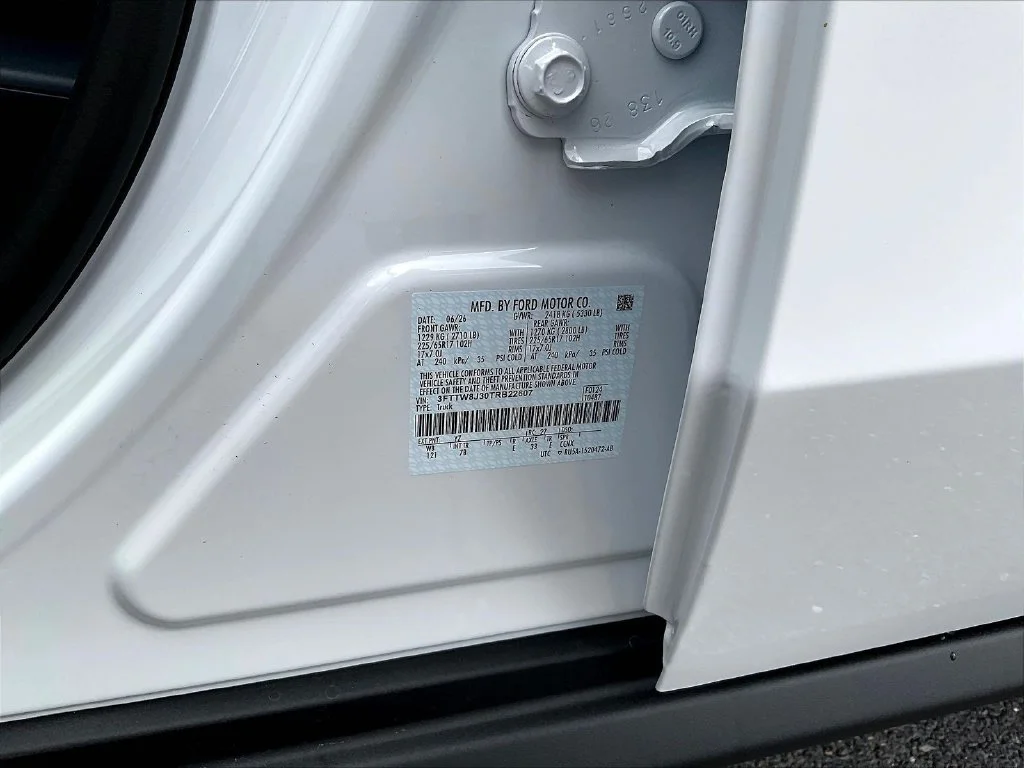 New 2026 Oxford White Ford XLT image 8
