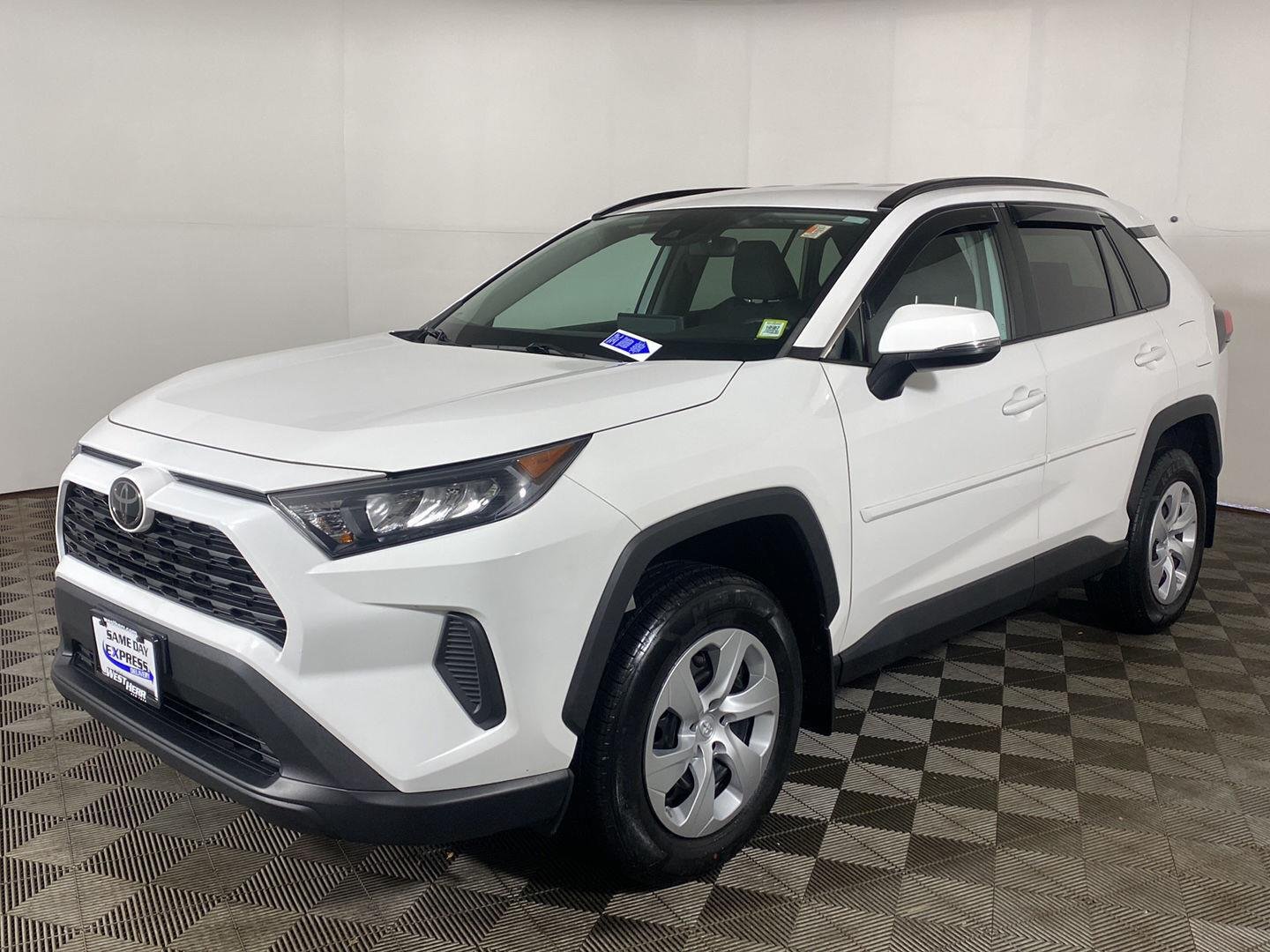 Used 2020 Super White Toyota LE image 2