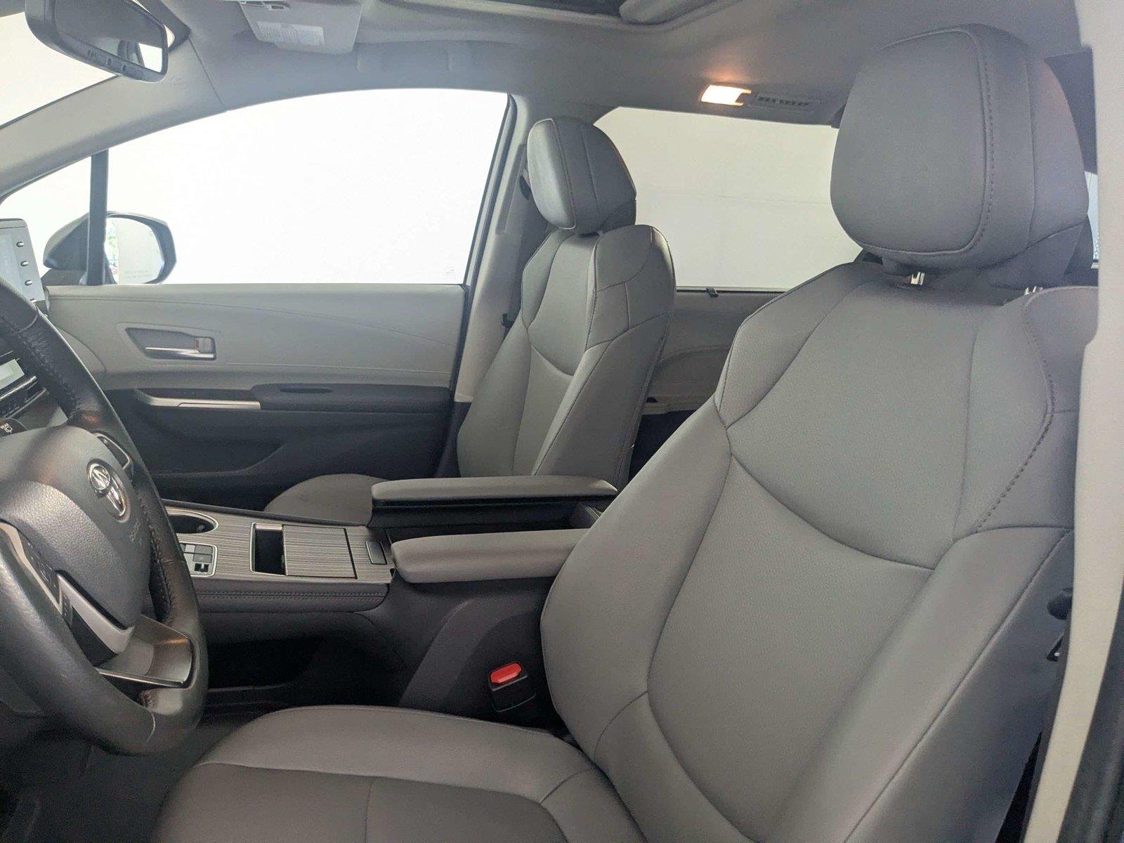2024 Toyota Sienna XLE - Photo 13