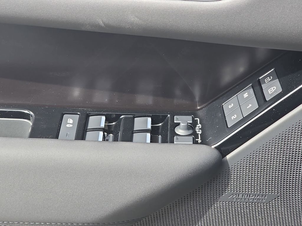 New 2026 Arroios Grey Land Rover Dynamic SE image 28