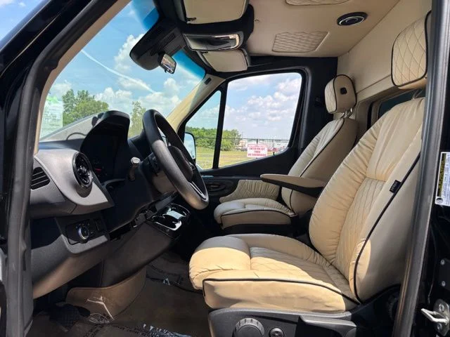 Used 2021 Black Mercedes-Benz Discovery Cross Country image 22
