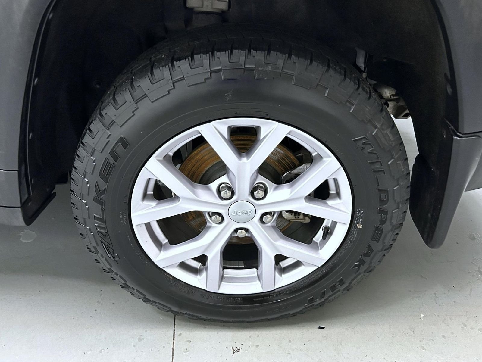 Used 2022 Gray Jeep Limited image 22