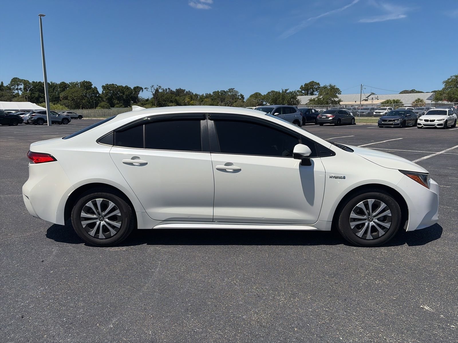 Used 2020 White Toyota LE image 8