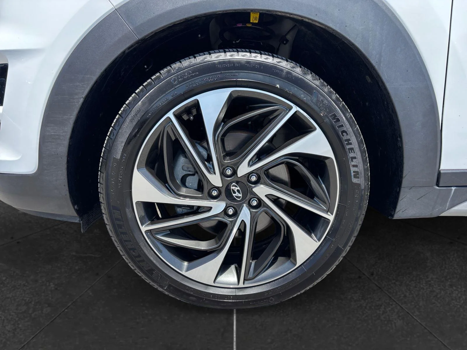 Used 2019 Dazzling White Hyundai Sport image 9