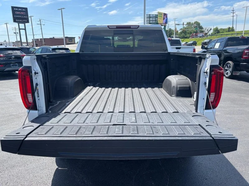 Used 2022 White Frost Tricoat GMC Denali image 7