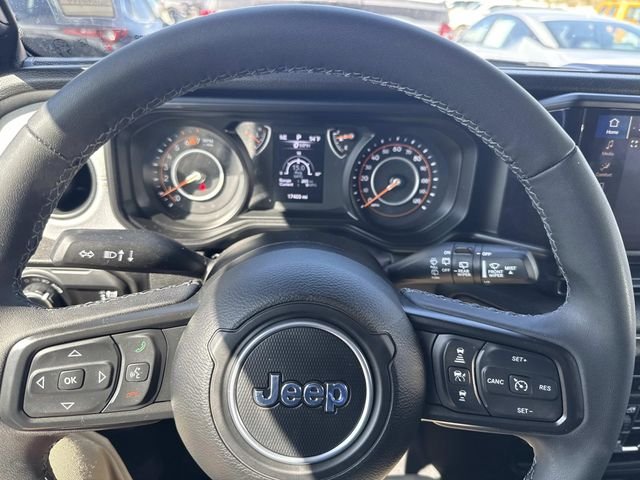 Used 2025 Granite Crystal Clearcoat Metallic Jeep Sport S image 34