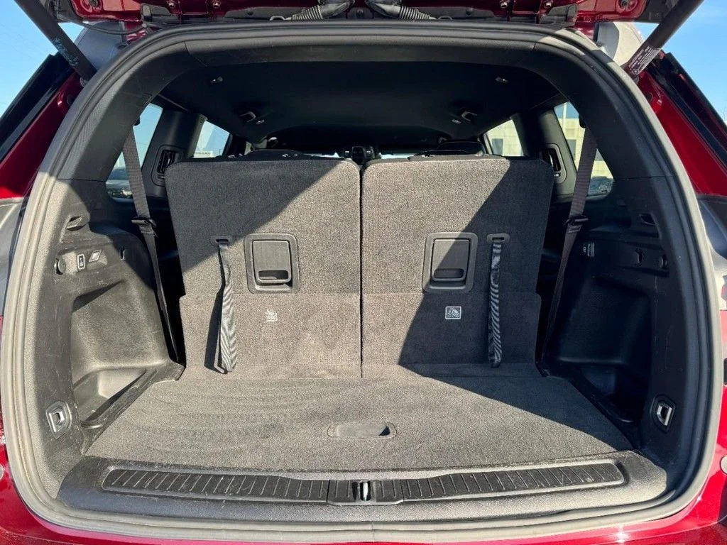 Used 2023 Red Jeep Altitude image 6