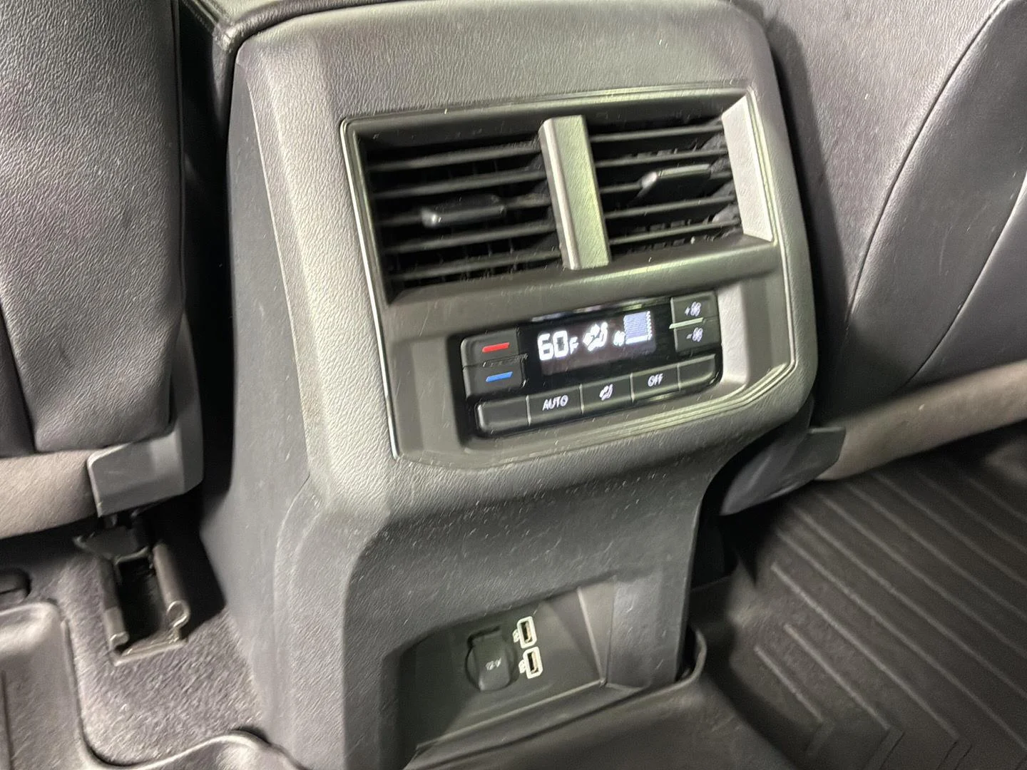 Used 2019 Platinum Gray Metallic Volkswagen 3.6L V6 SE image 20