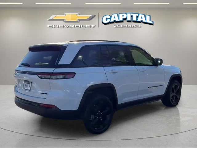 Used 2025 White Jeep Limited image 5