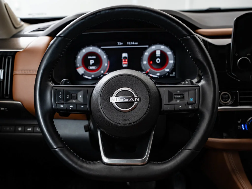 Used 2023 Obsidian Green Pearl Nissan Platinum image 42