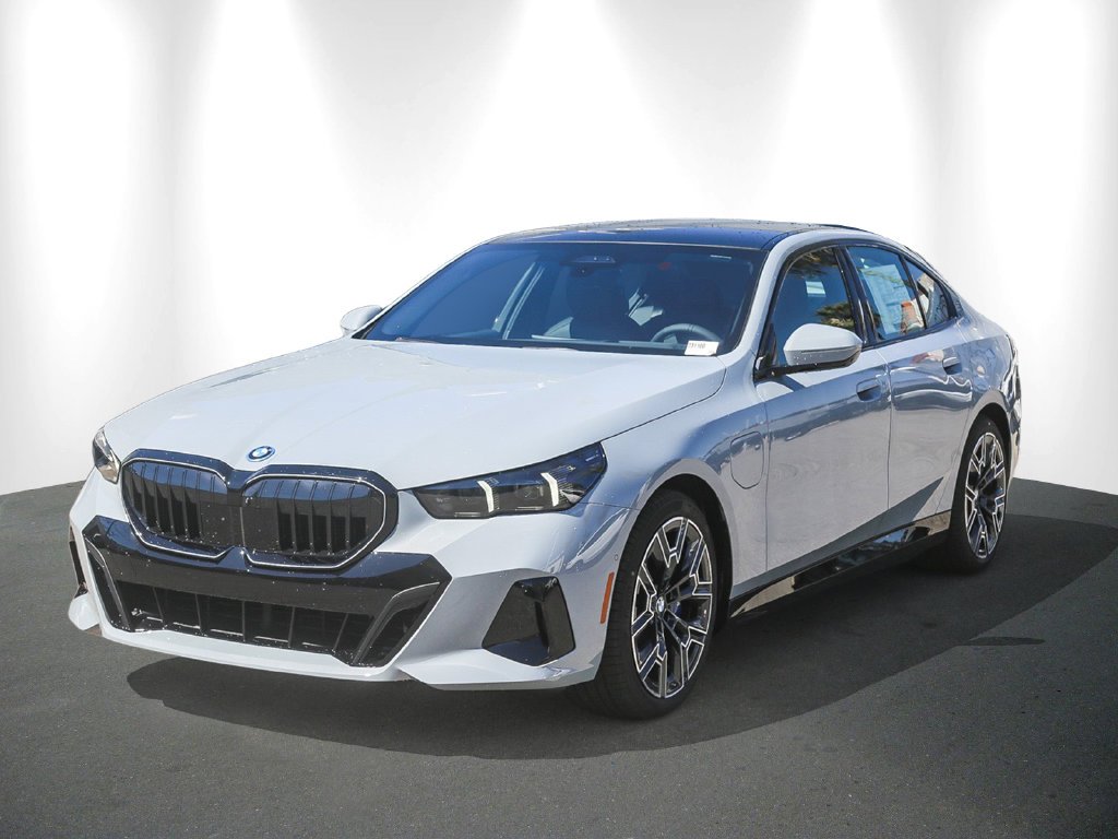 New 2027 Brooklyn Grey Metallic BMW 550e xDrive image 3