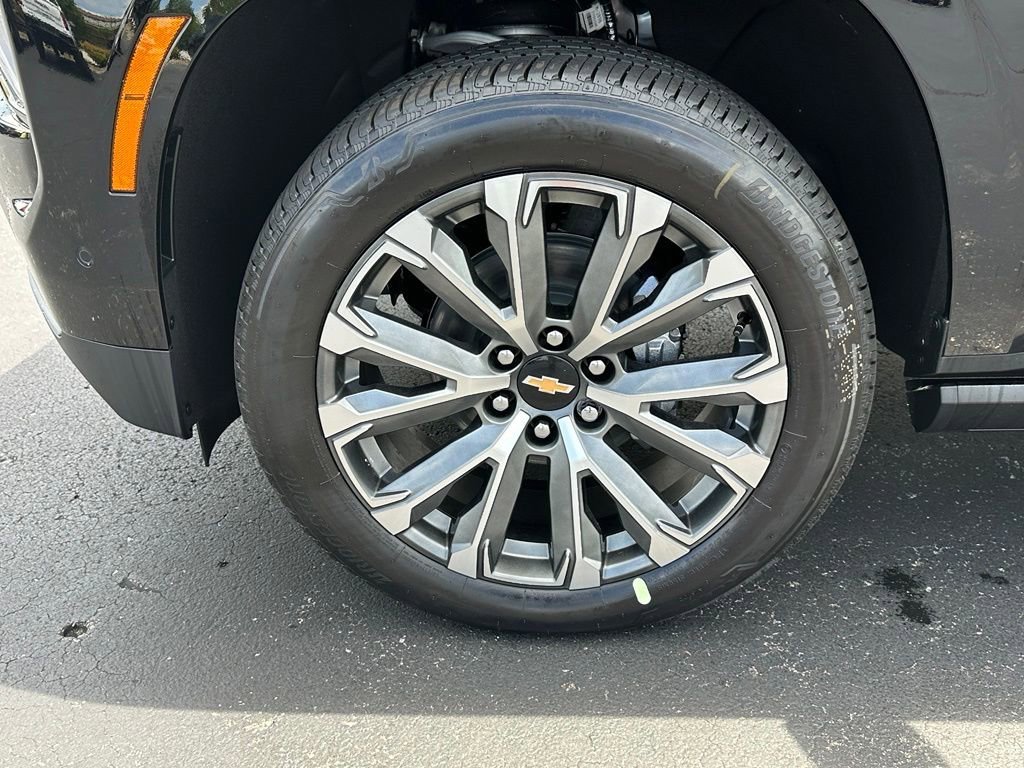 2026 Chevrolet Suburban High Country - Photo 9
