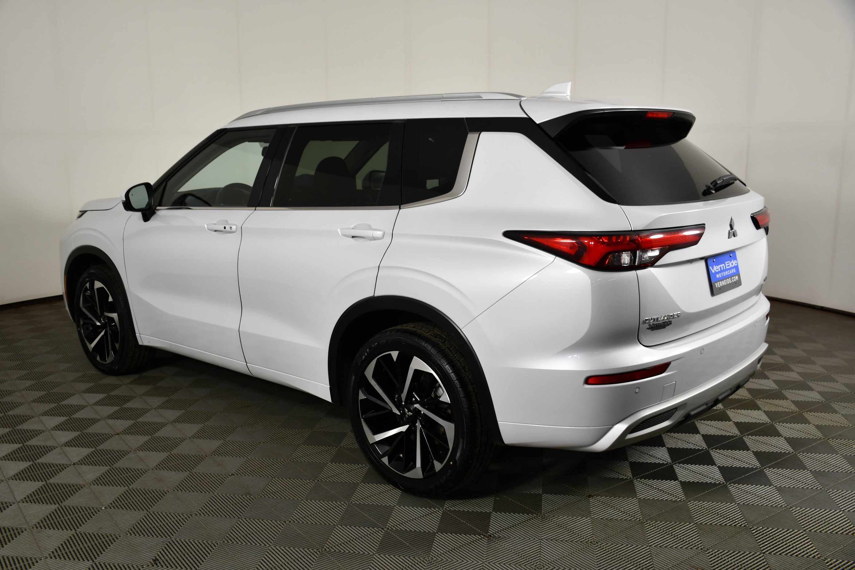2024 Mitsubishi Outlander SEL - Photo 8