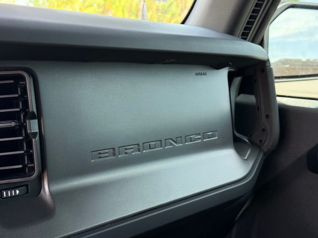 Certified Used 2025 Blue Metallic Ford Badlands image 9