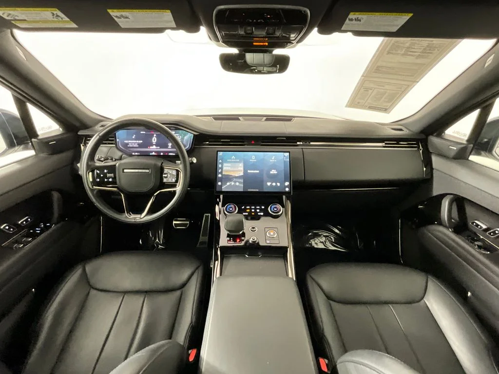 Used 2023 Gray Land Rover SE Dynamic image 10