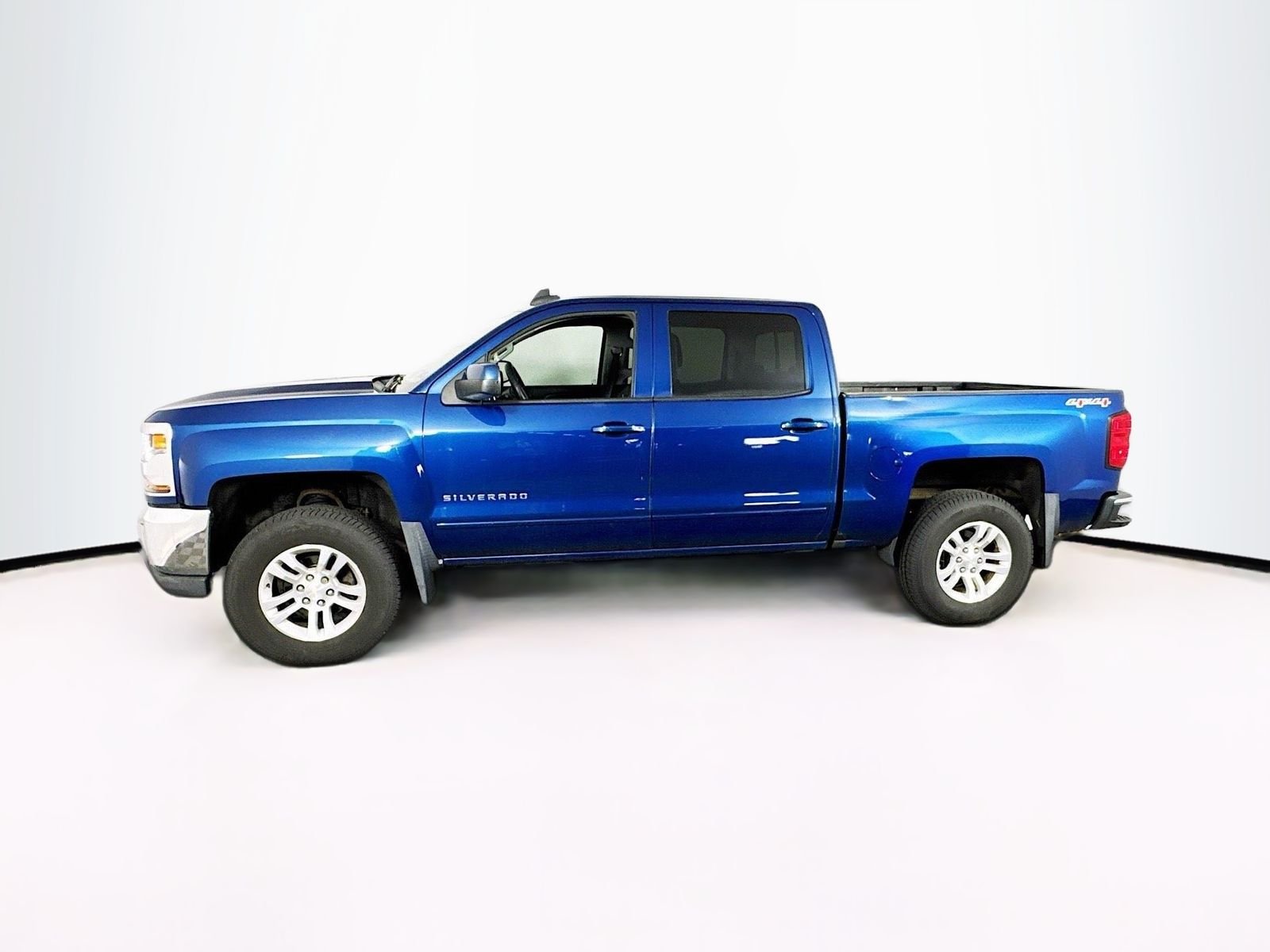 Used 2017 Blue Chevrolet LT image 4