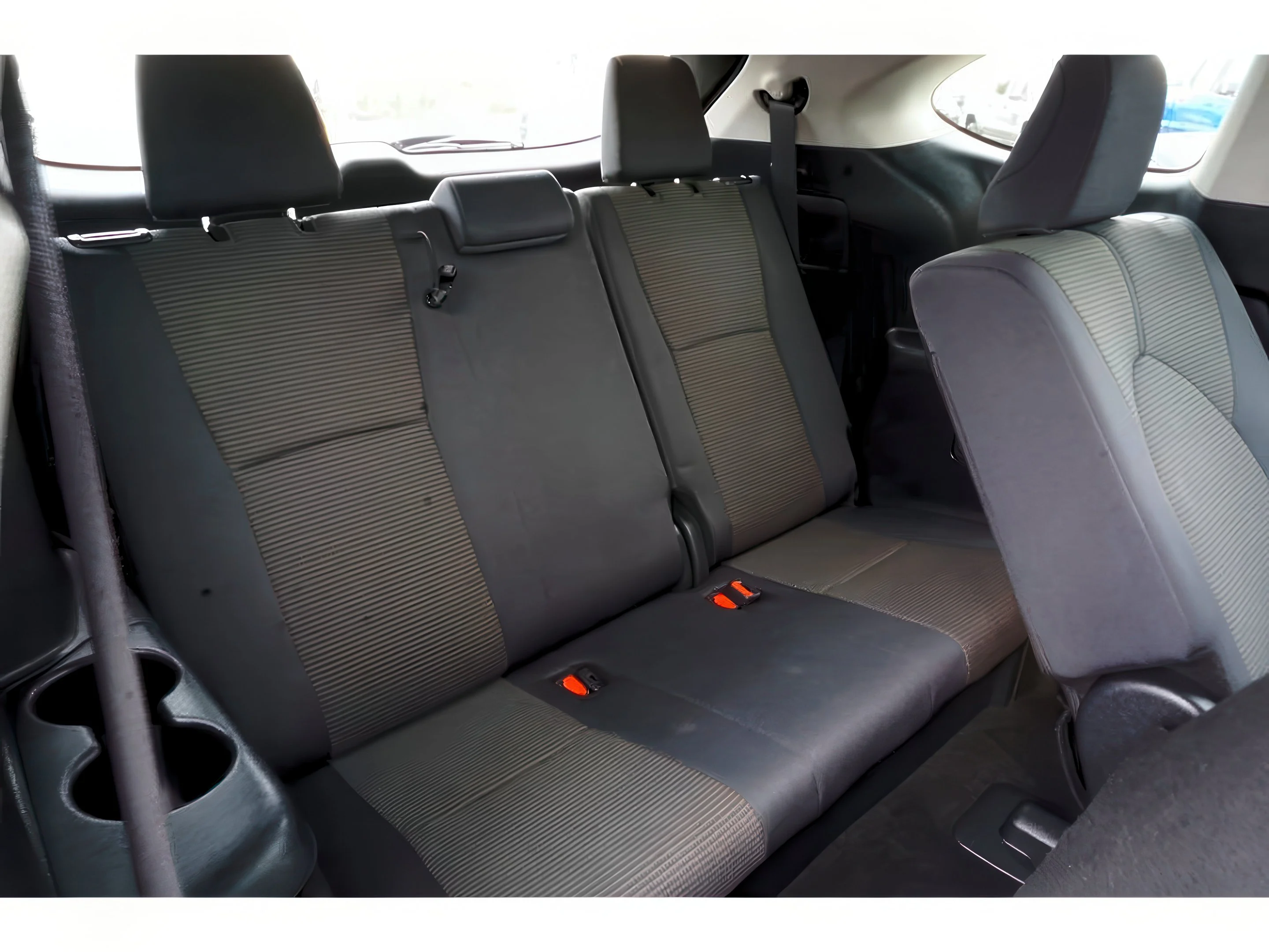 2024 Toyota Highlander LE - Photo 29