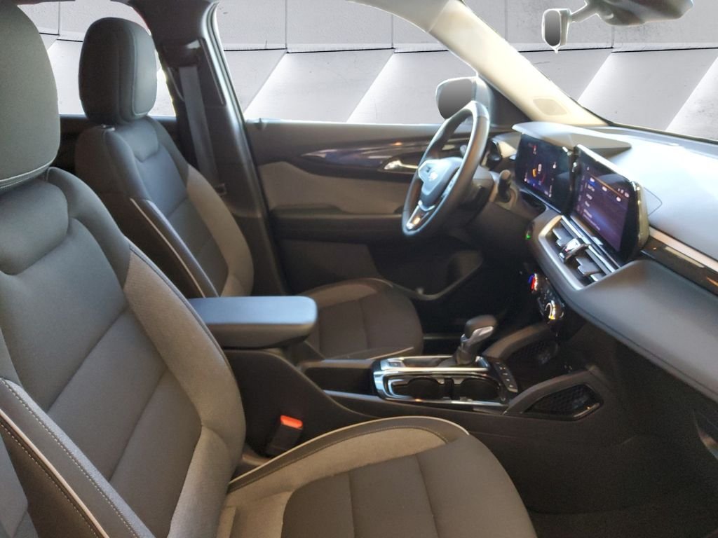 Used 2025 Gray Chevrolet LT image 13