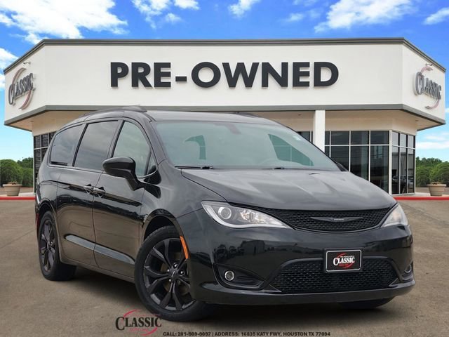 2020 Chrysler Pacifica Touring L's photo