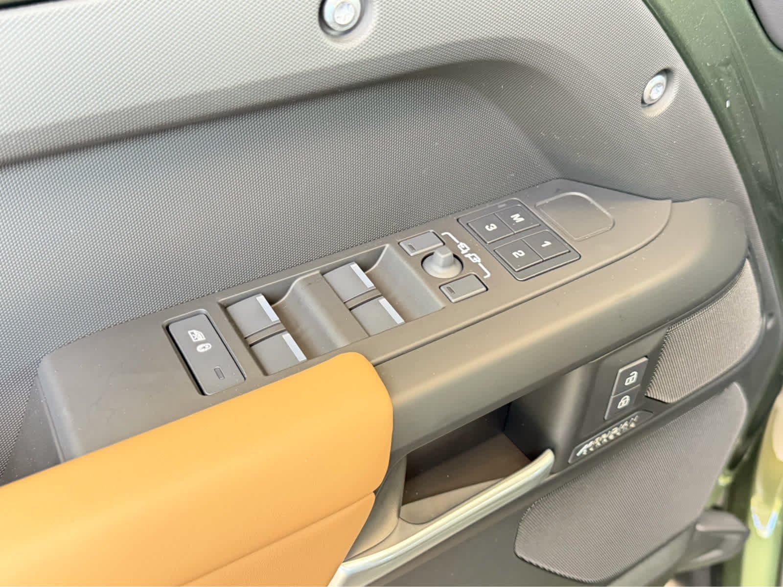 New 2026 Woolstone Green Land Rover X-Dynamic SE image 18