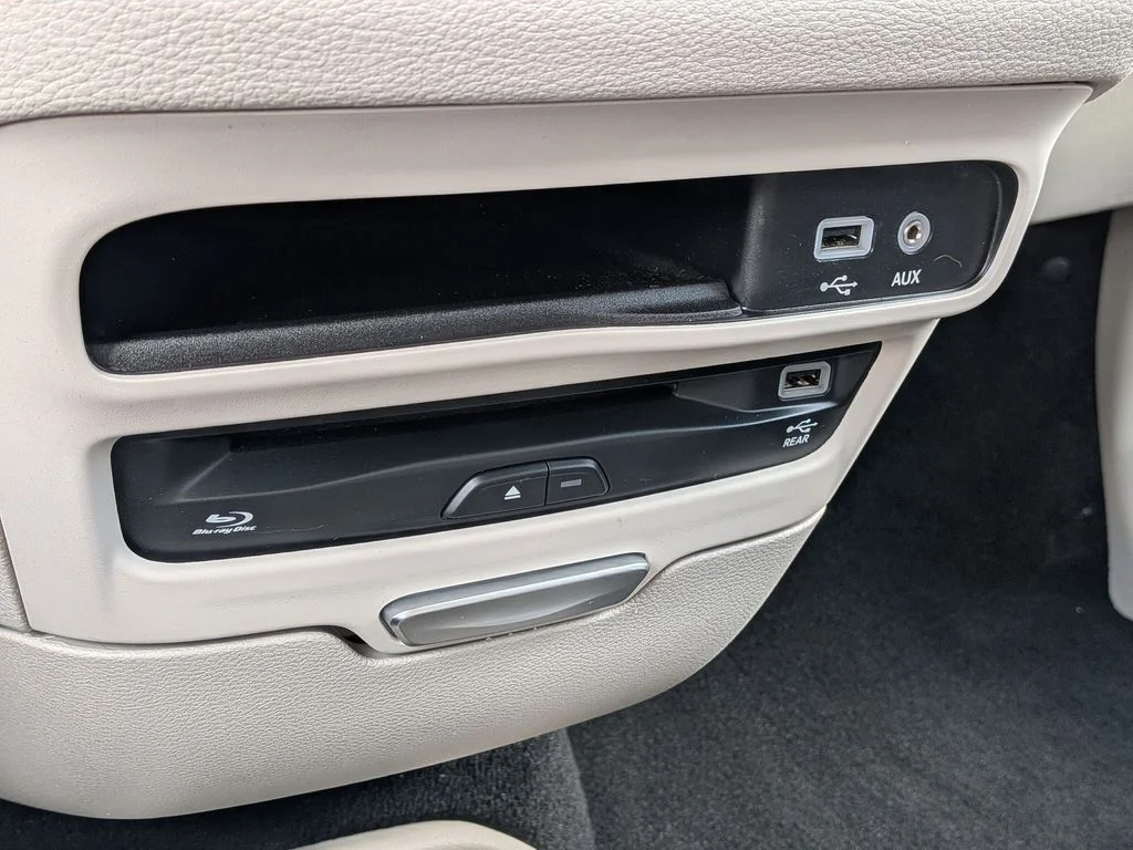 Used 2018 Red Chrysler Limited image 21