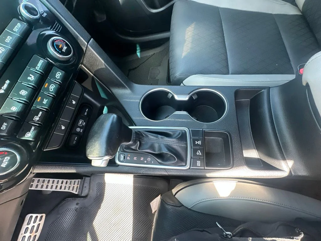 Used 2019 Red Kia EX image 17