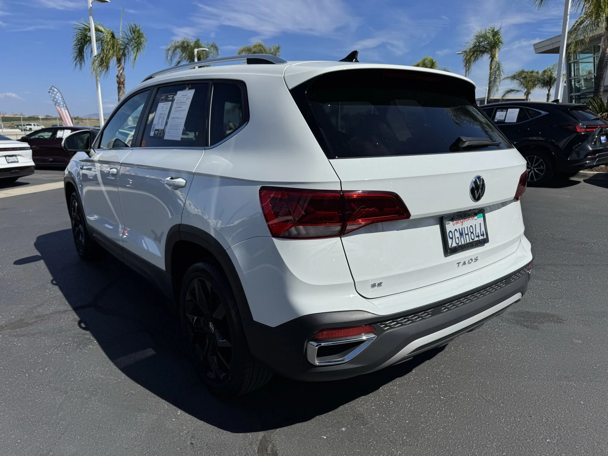 Used 2023 Pure White Volkswagen SE image 6