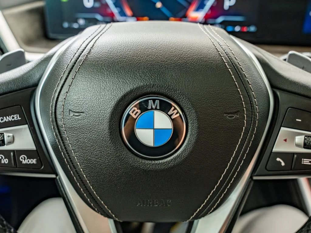 Used 2024 Mineral White Metallic BMW xDrive40i image 30