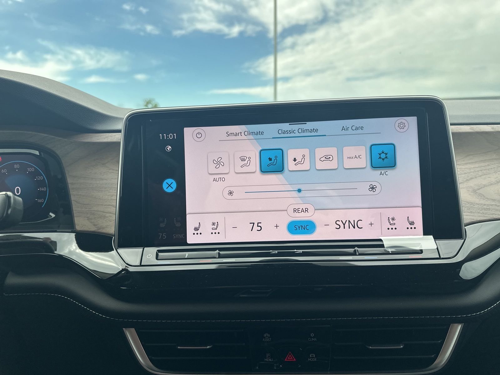 New 2026 Silver Volkswagen 2.0T SE w/Technology image 58