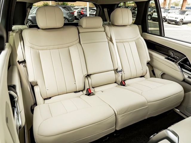 New 2026 Ostuni Pearl White LAND ROVER SE 7 Seats image 27
