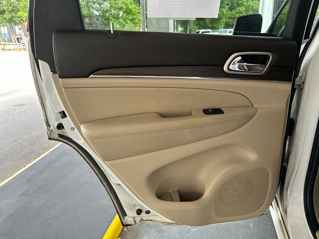 Used 2017 White Jeep Overland image 27