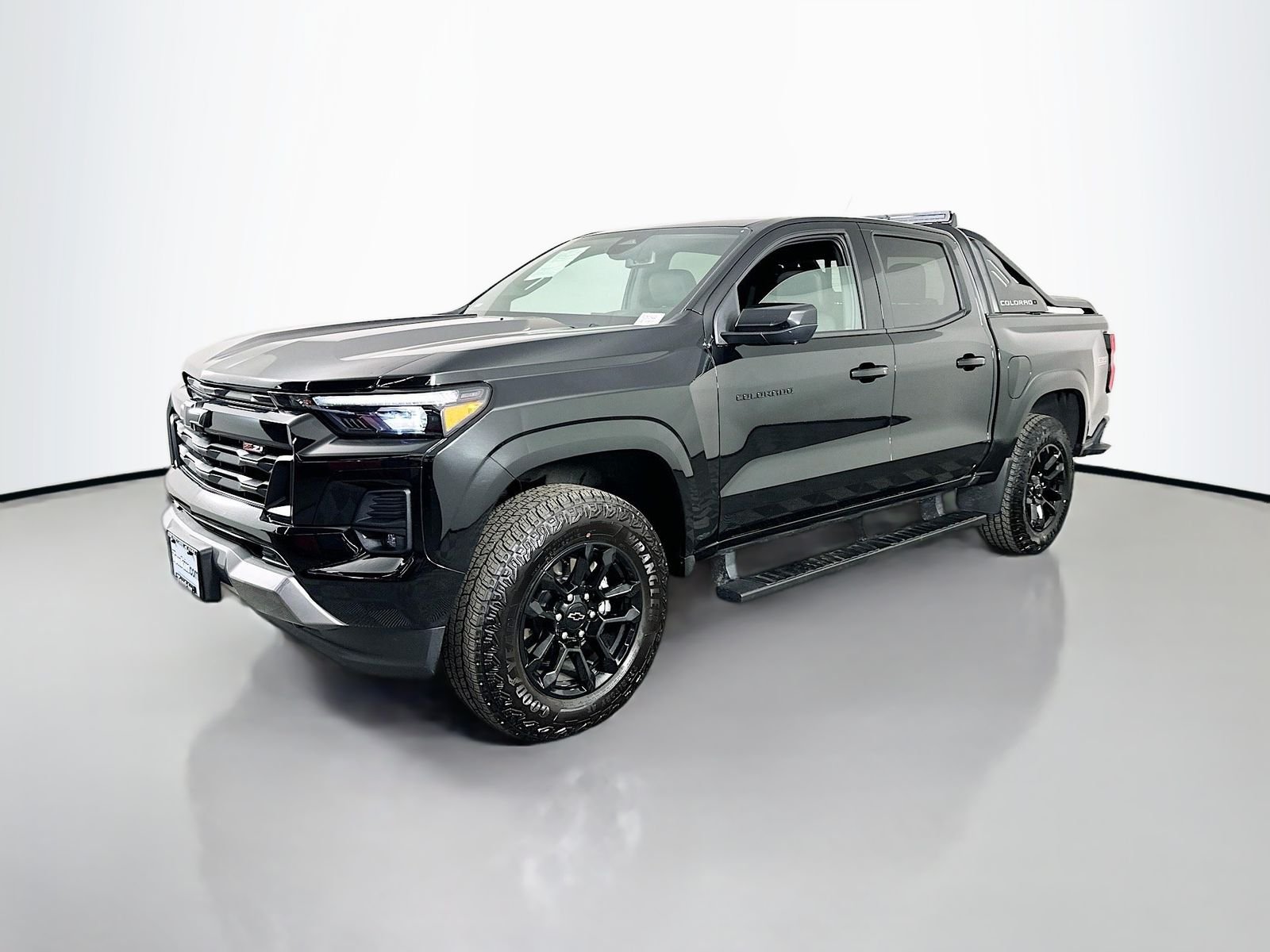 Used 2025 Black Chevrolet Z71 image 3