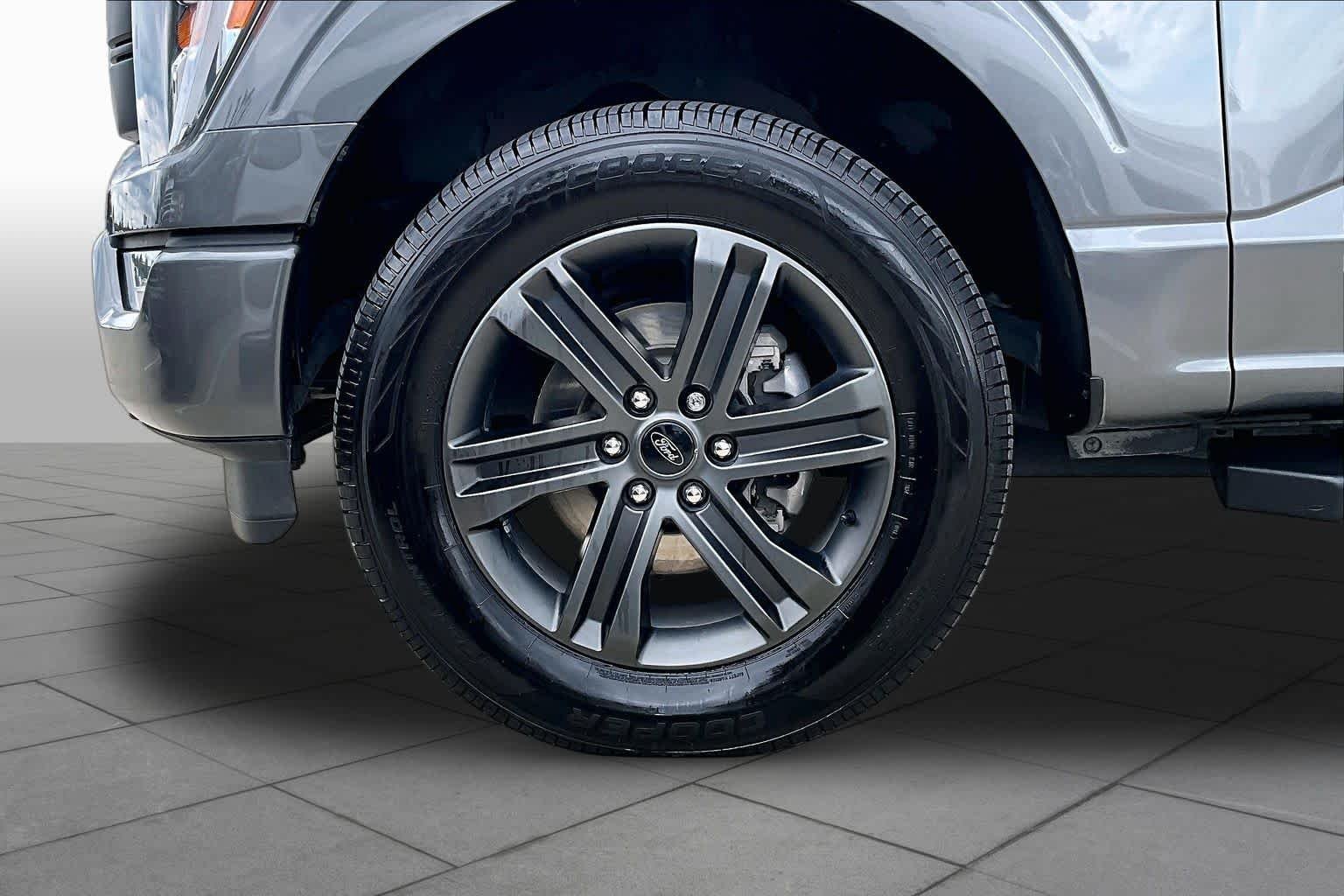 Used 2021 Carbonized Gray Metallic Ford LARIAT image 11