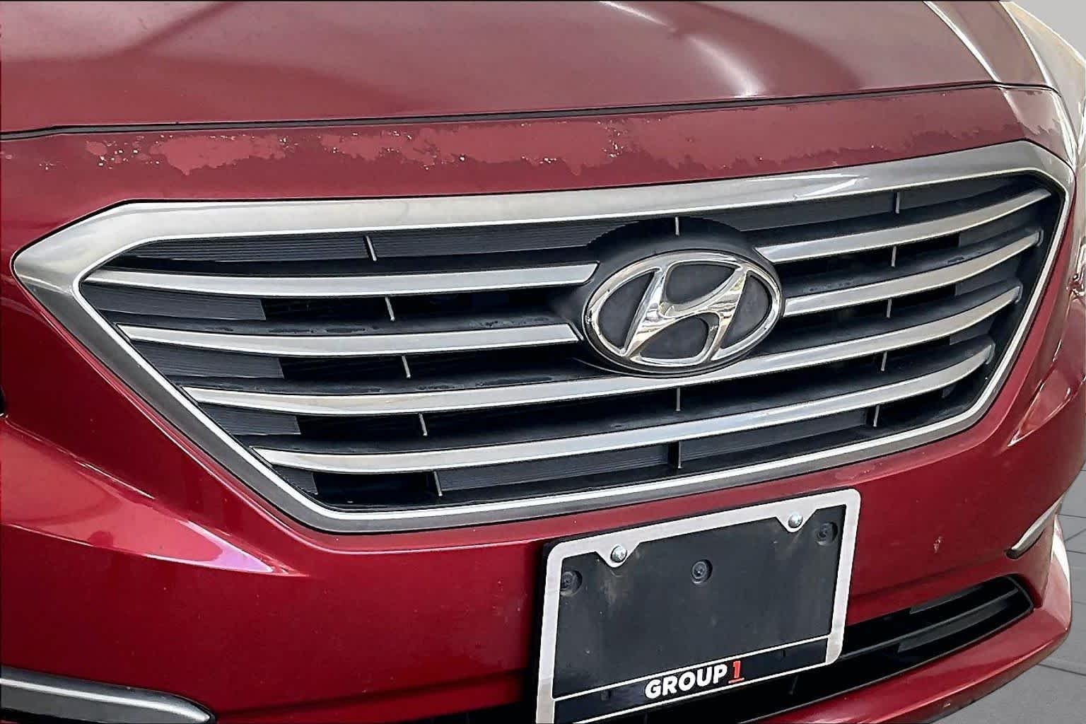 Used 2016 Venetian Red Hyundai 2.4L SE image 30