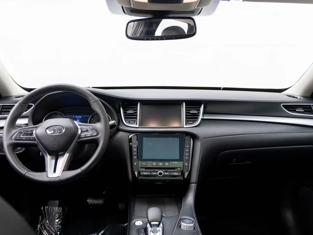 Used 2019 White INFINITI ESSENTIAL image 10
