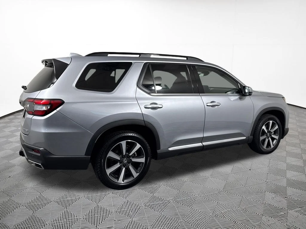 Certified Used 2024 Silver Honda Touring image 9