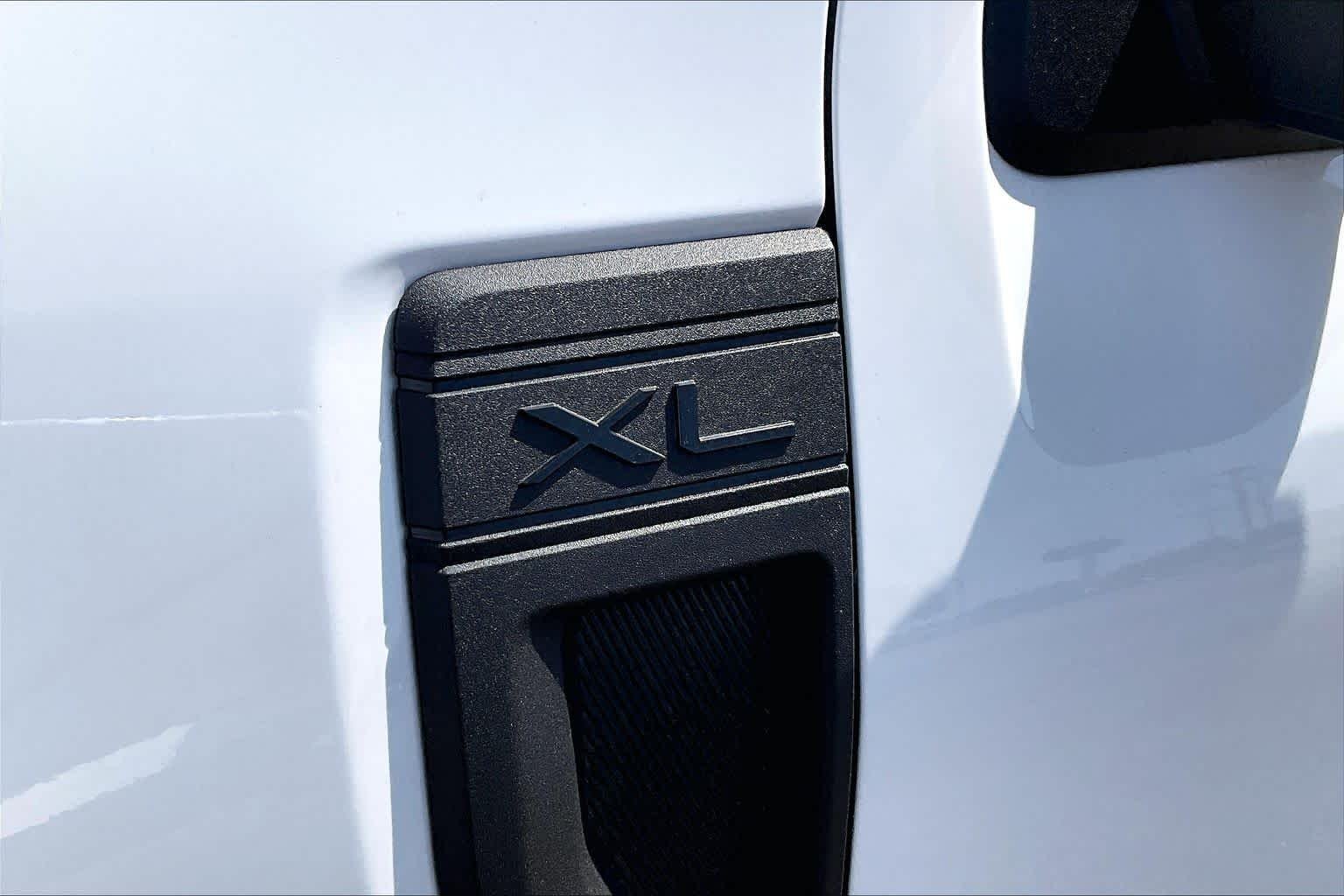 New 2026 Oxford White Ford XL image 15