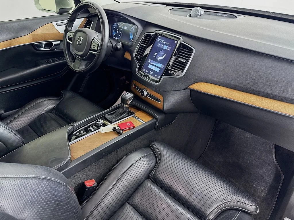 Used 2018 Bright Silver Metallic Volvo T6 Inscription image 38