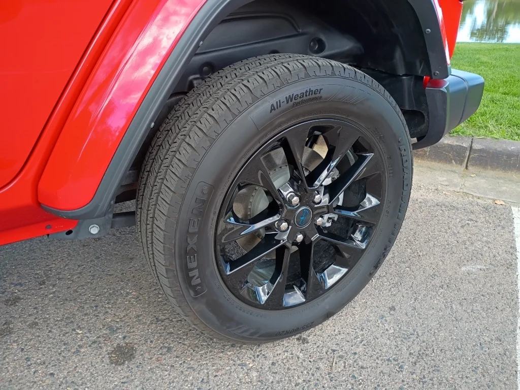Used 2025 Firecracker Red Clearcoat Jeep Sahara image 38