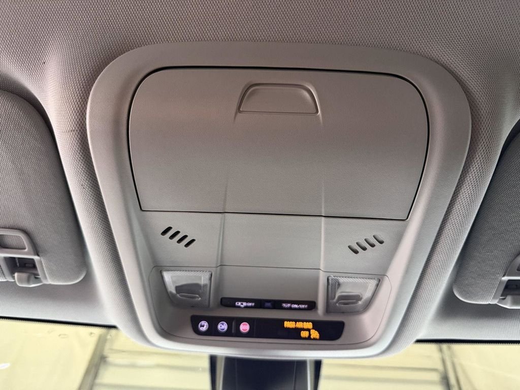 Used 2021 White Chevrolet LT image 21
